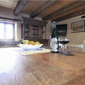 4 bedroom villa with pool near Svetvinčenat, Istria, sleeps 10
